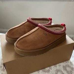 UGG Women’s Tazz Slipper Chestnut Platform size 6 youth/ 8 women’s